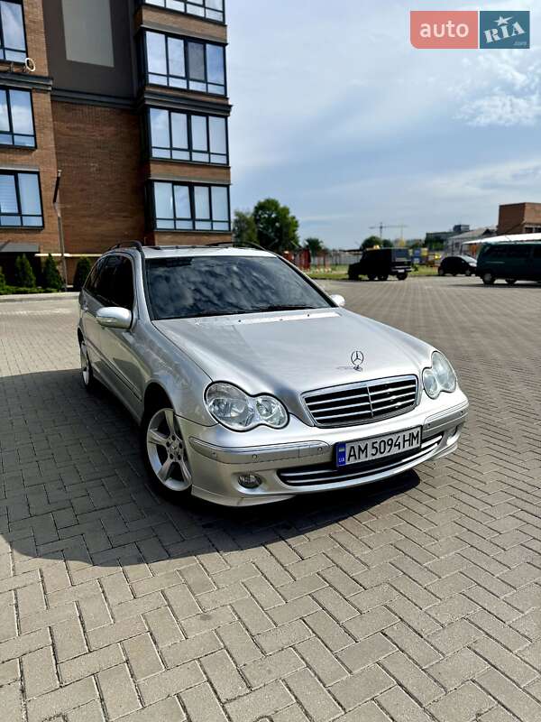 Універсал Mercedes-Benz C-Class 2004 в Житомирі