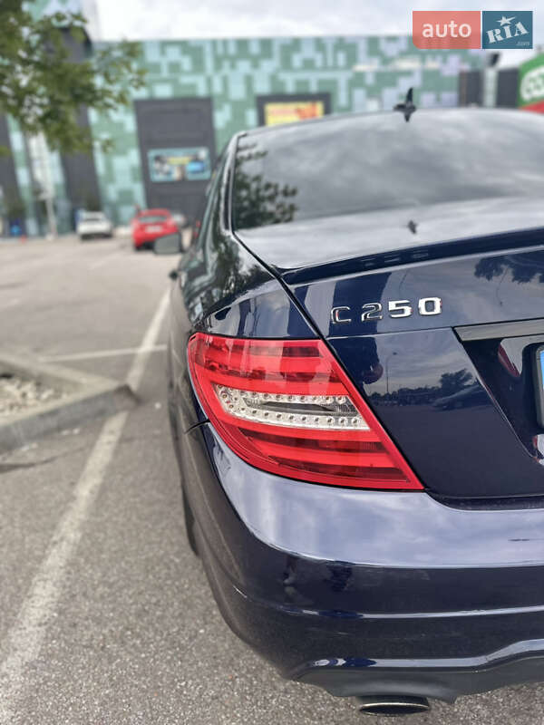 Седан Mercedes-Benz C-Class 2011 в Києві