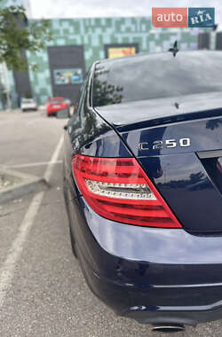 Седан Mercedes-Benz C-Class 2011 в 