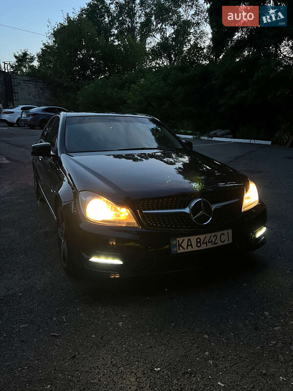Седан Mercedes-Benz C-Class 2011 в Києві