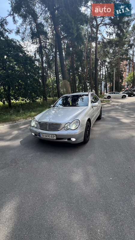 Седан Mercedes-Benz C-Class 2003 в Чернігові