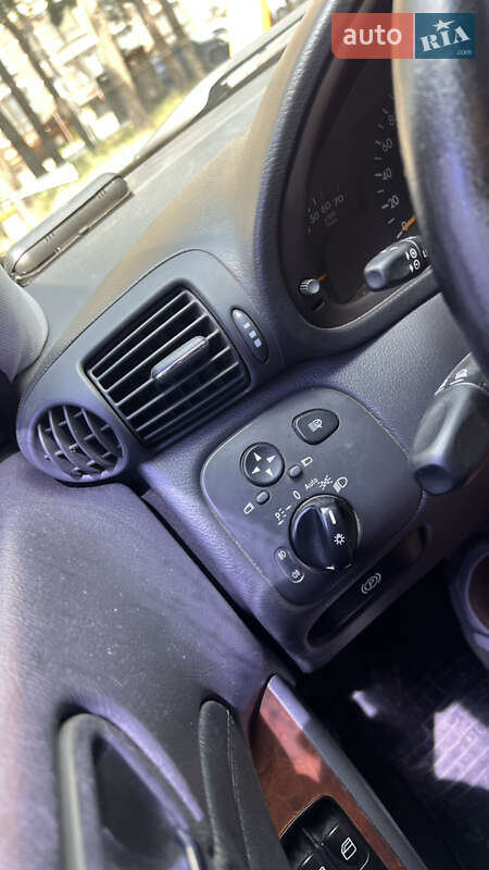 Седан Mercedes-Benz C-Class 2003 в Чернігові