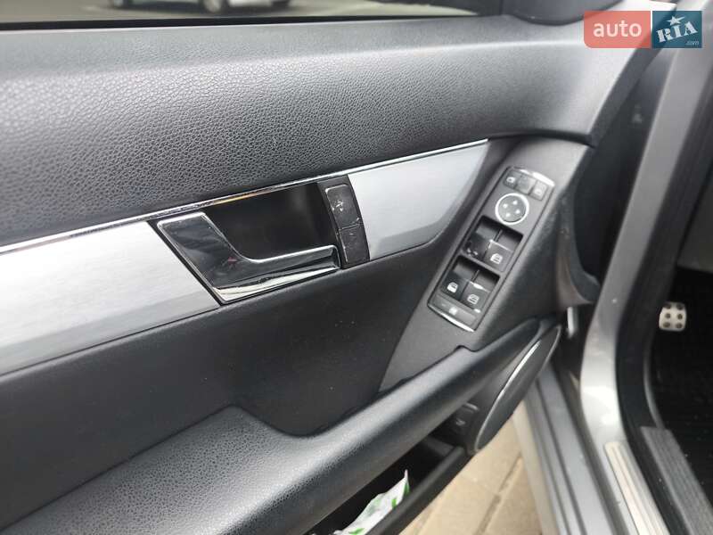 Седан Mercedes-Benz C-Class 2008 в Киеве
