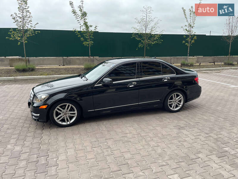 Mercedes-Benz C-Class 2011