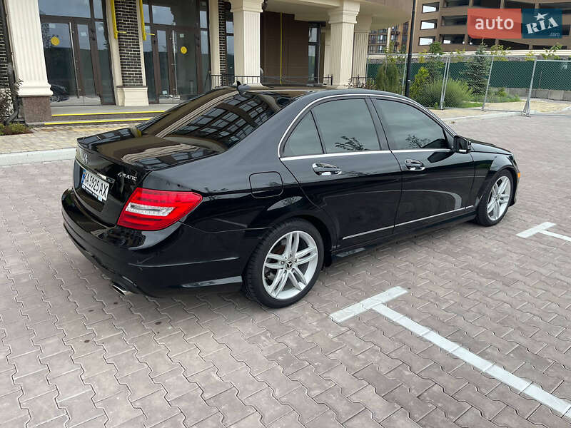 Mercedes-Benz C-Class 2011