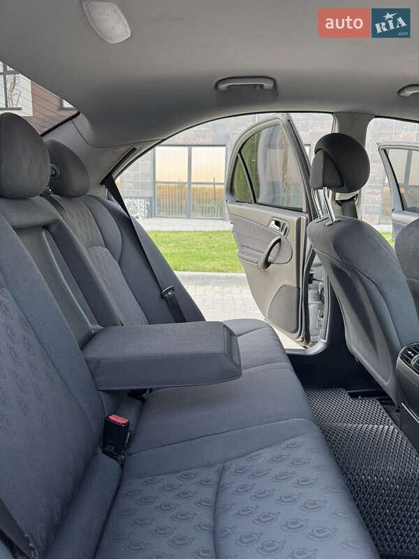 Седан Mercedes-Benz C-Class 2003 в Луцьку фото 22 Седан Mercedes-Benz C-Class 2003 в Луцьку