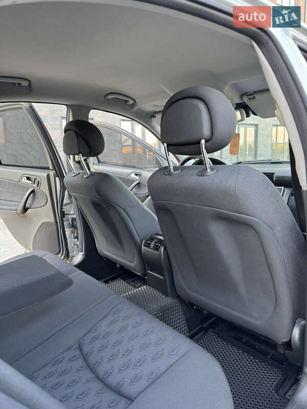 Седан Mercedes-Benz C-Class 2003 в Луцьку фото 23 Седан Mercedes-Benz C-Class 2003 в Луцьку