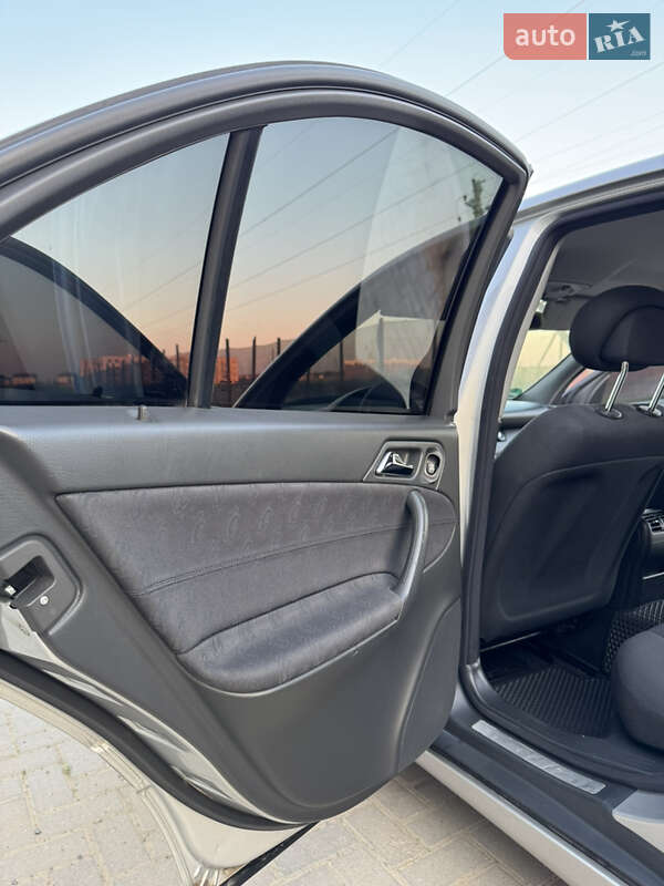 Седан Mercedes-Benz C-Class 2003 в Луцьку фото 32 Седан Mercedes-Benz C-Class 2003 в Луцьку