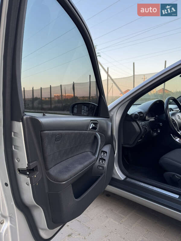 Седан Mercedes-Benz C-Class 2003 в Луцьку фото 38 Седан Mercedes-Benz C-Class 2003 в Луцьку