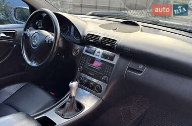 Купе Mercedes-Benz C-Class 2005 в 