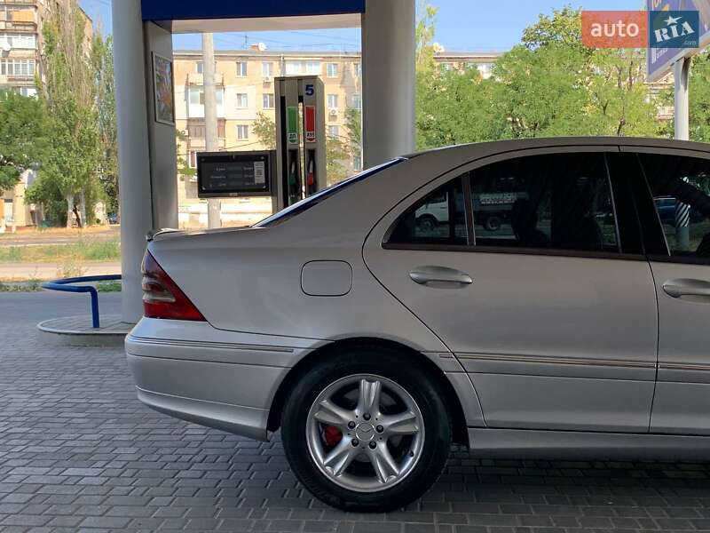 Седан Mercedes-Benz C-Class 2003 в Николаеве