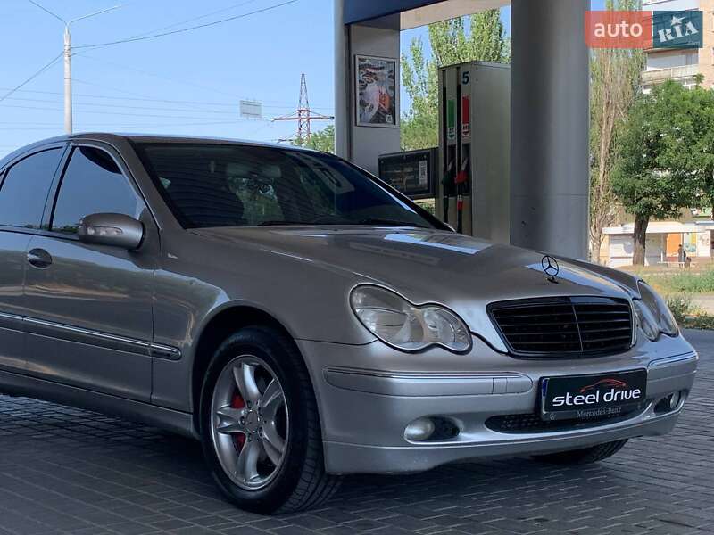 Седан Mercedes-Benz C-Class 2003 в Николаеве