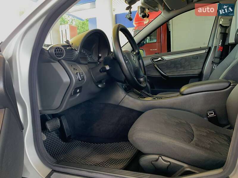 Седан Mercedes-Benz C-Class 2003 в Николаеве
