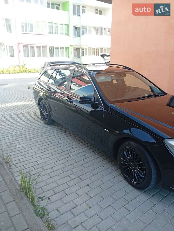 Універсал Mercedes-Benz C-Class 2011 в Львові