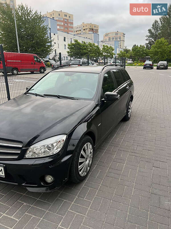 Универсал Mercedes-Benz C-Class 2010 в Львове
