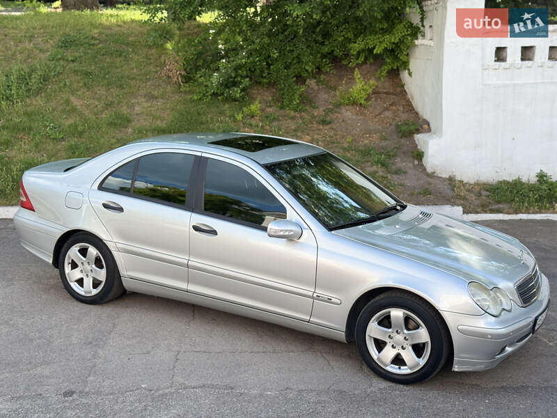 Mercedes-Benz C-Class 2004