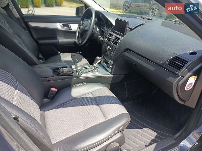Седан Mercedes-Benz C-Class 2009 в Сокирнице