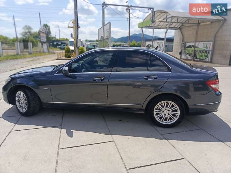 Седан Mercedes-Benz C-Class 2009 в Сокирнице
