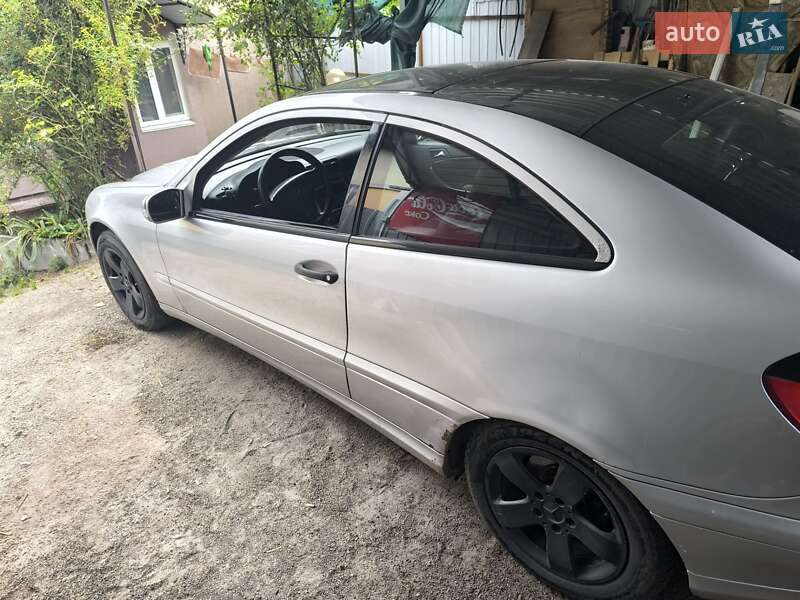 Купе Mercedes-Benz C-Class 2001 в 