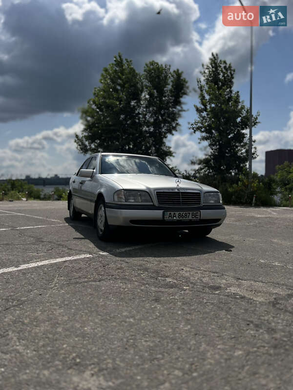 Седан Mercedes-Benz C-Class 1995 в Киеве