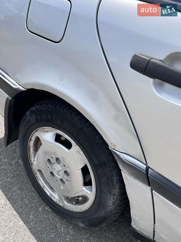 Седан Mercedes-Benz C-Class 1995 в Киеве