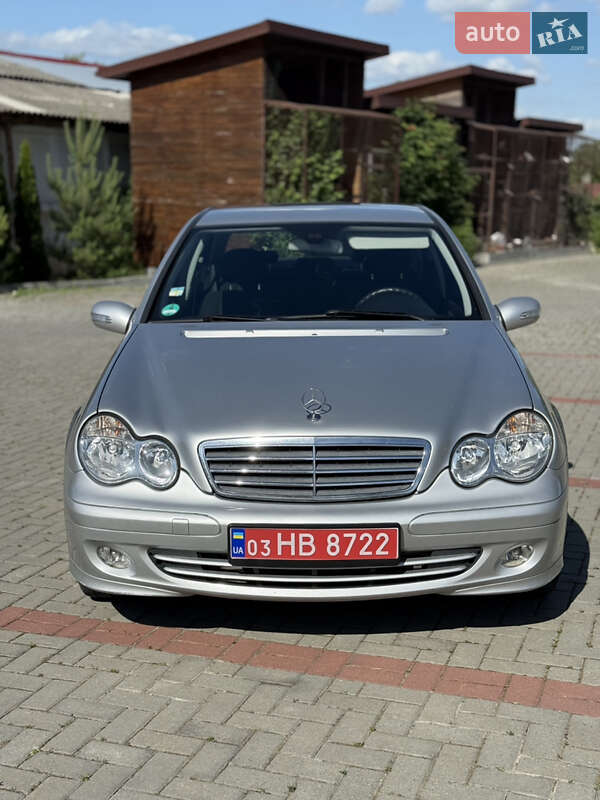 Седан Mercedes-Benz C-Class 2005 в 
