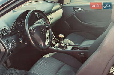 Купе Mercedes-Benz C-Class 2005 в 