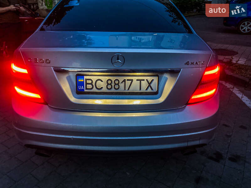 Mercedes-Benz C-Class 2011