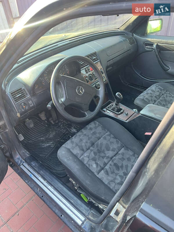 Универсал Mercedes-Benz C-Class 2000 в Виннице