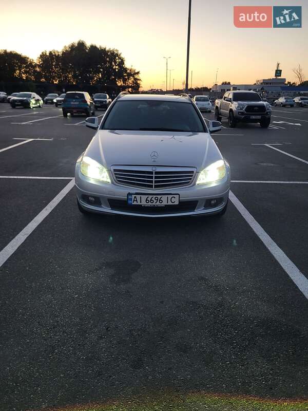 Универсал Mercedes-Benz C-Class 2008 в Киеве