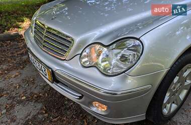 Седан Mercedes-Benz C-Class 2004 в 