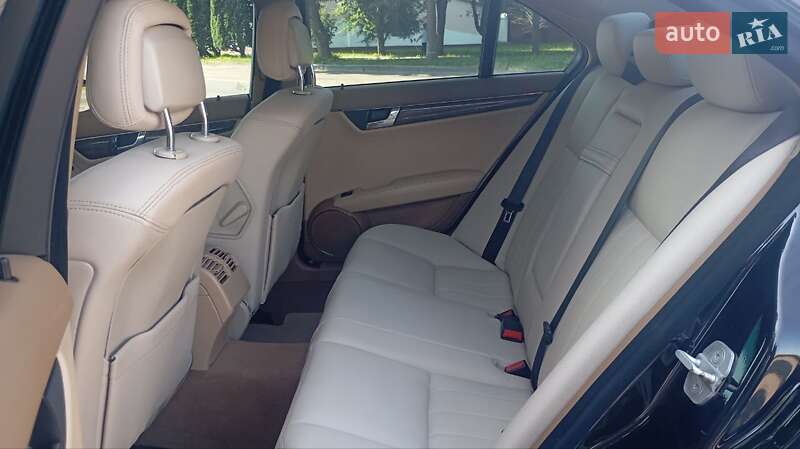 Седан Mercedes-Benz C-Class 2007 в Дубно