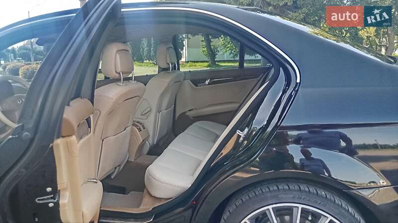 Седан Mercedes-Benz C-Class 2007 в Дубно