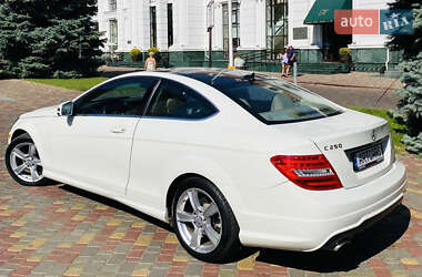 Купе Mercedes-Benz C-Class 2011 в 