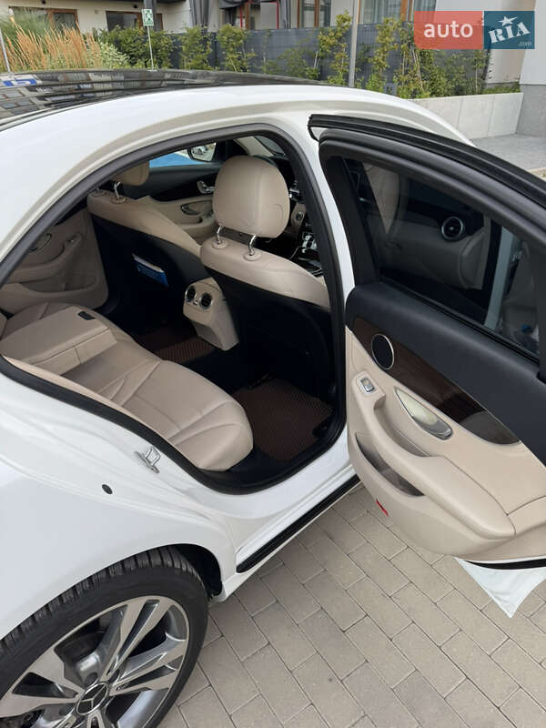 Седан Mercedes-Benz C-Class 2015 в Львове