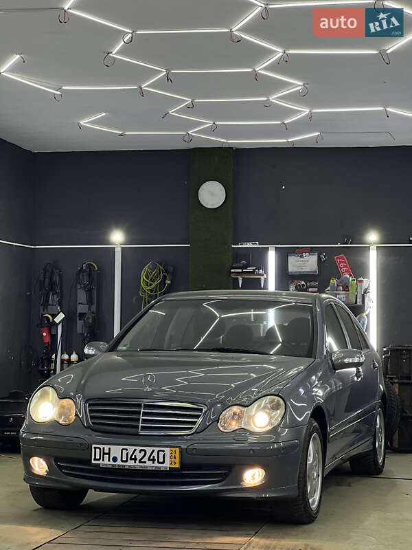 Седан Mercedes-Benz C-Class 2004 в 
