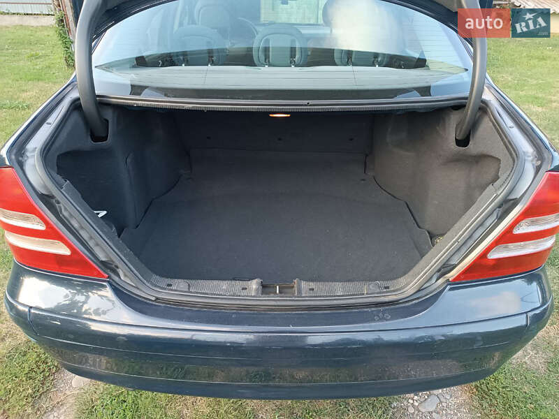 Седан Mercedes-Benz C-Class 2002 в Киеве