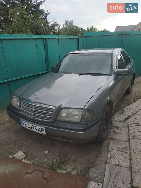 Седан Mercedes-Benz C-Class 1994 в Харькове