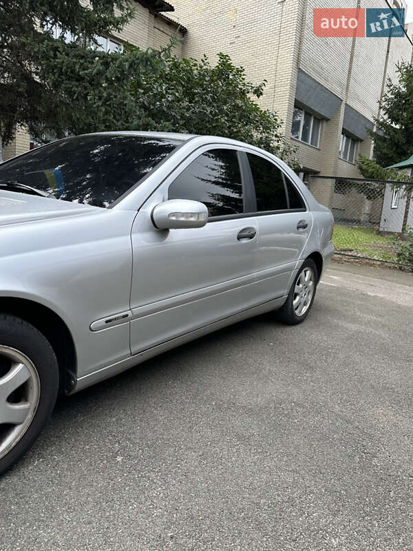Седан Mercedes-Benz C-Class 2001 в Киеве