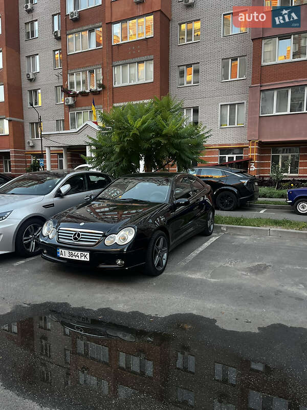 Купе Mercedes-Benz C-Class 2002 в Вишневом фото 2 Купе Mercedes-Benz C-Class 2002 в Вишневом