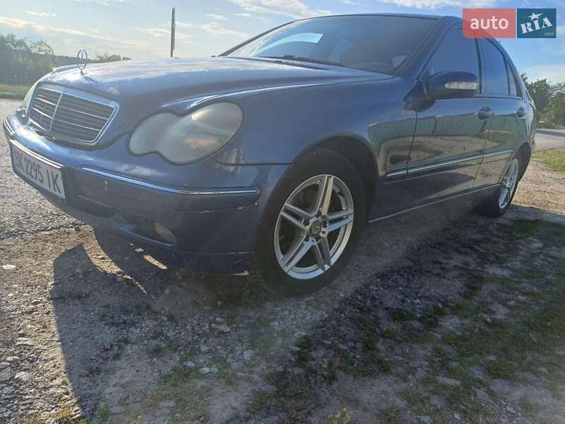 Седан Mercedes-Benz C-Class 2002 в Тернополі