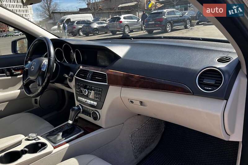 Седан Mercedes-Benz C-Class 2013 в Львові