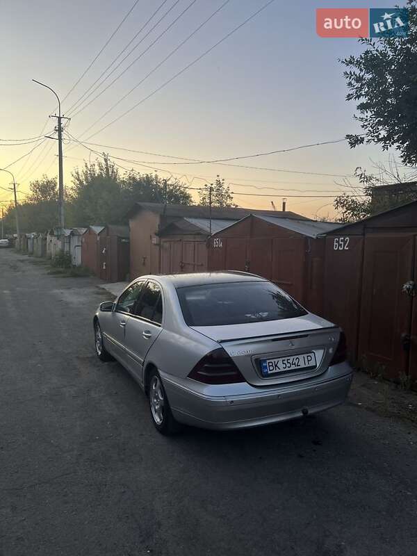 Седан Mercedes-Benz C-Class 2001 в 