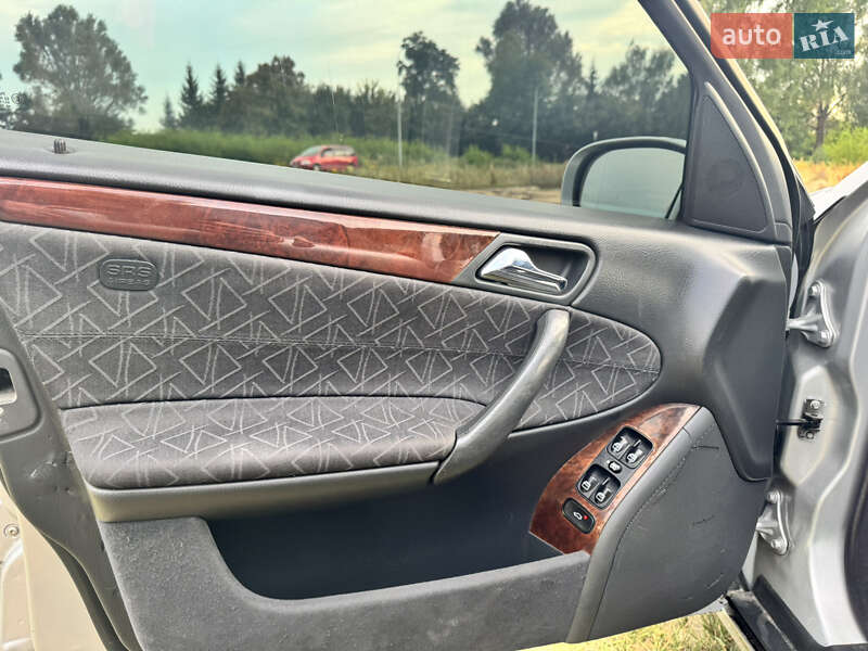 Седан Mercedes-Benz C-Class 2002 в Яворове фото 26 Седан Mercedes-Benz C-Class 2002 в Яворове