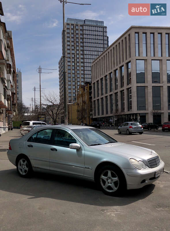 Седан Mercedes-Benz C-Class 2003 в Киеве фото 2 Седан Mercedes-Benz C-Class 2003 в Киеве