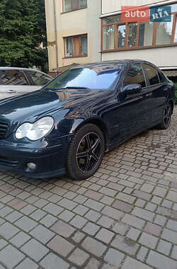 Седан Mercedes-Benz C-Class 2005 в Ровно