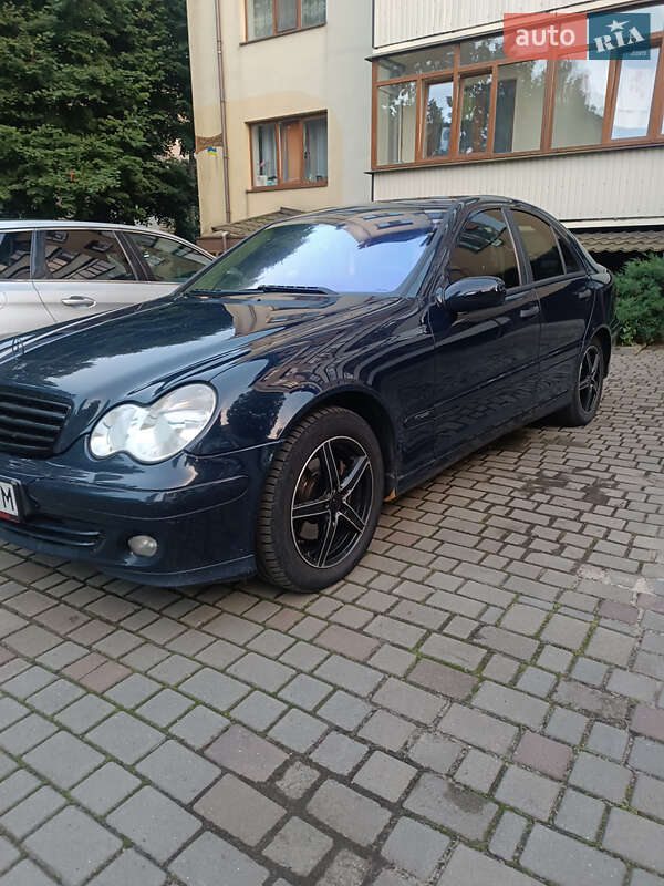 Mercedes-Benz C-Class 2005