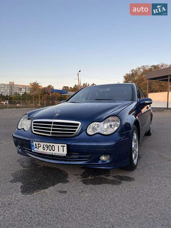 Седан Mercedes-Benz C-Class 2004 в Запоріжжі
