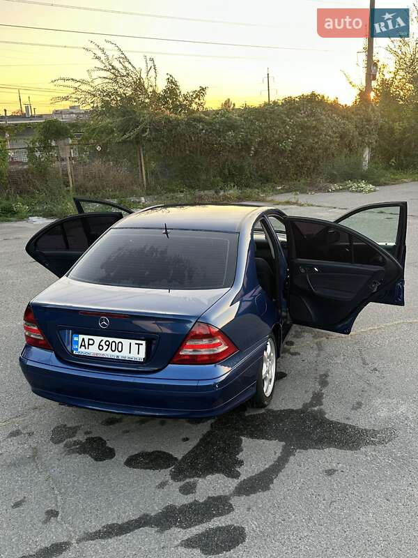 Седан Mercedes-Benz C-Class 2004 в Запоріжжі