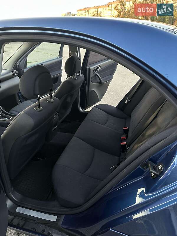 Седан Mercedes-Benz C-Class 2004 в Запоріжжі